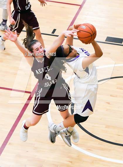 Thumbnail 2 in St. Anthony vs. Mercer Island (Nike Tournament of Champions) photogallery.