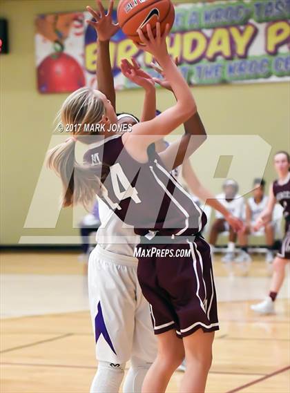 Thumbnail 2 in St. Anthony vs. Mercer Island (Nike Tournament of Champions) photogallery.