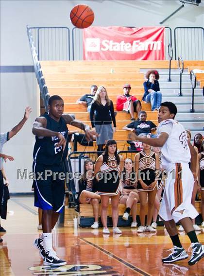 Thumbnail 3 in Dobie vs. Westside (McDonald's Texas Invitational) photogallery.