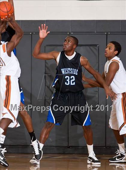 Thumbnail 3 in Dobie vs. Westside (McDonald's Texas Invitational) photogallery.