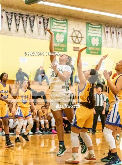 Thumbnail 1 in Moreau Catholic vs. Pinole Valley (NCS-CIF Playoffs) photogallery.