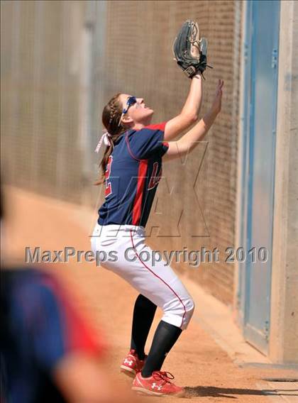 Thumbnail 1 in La Salle vs. Marymount (CIF SS D6 Final) photogallery.