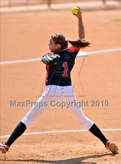 Thumbnail 3 in La Salle vs. Marymount (CIF SS D6 Final) photogallery.