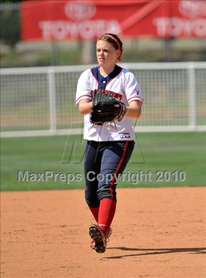 Thumbnail 2 in La Salle vs. Marymount (CIF SS D6 Final) photogallery.
