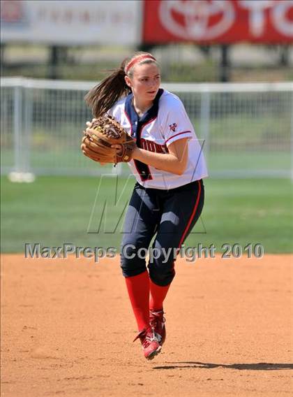 Thumbnail 1 in La Salle vs. Marymount (CIF SS D6 Final) photogallery.
