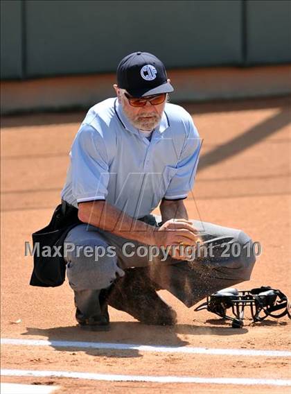Thumbnail 2 in La Salle vs. Marymount (CIF SS D6 Final) photogallery.