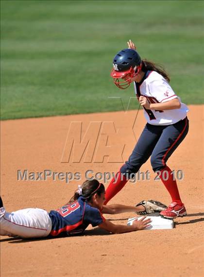 Thumbnail 2 in La Salle vs. Marymount (CIF SS D6 Final) photogallery.