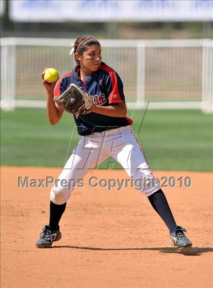 Thumbnail 2 in La Salle vs. Marymount (CIF SS D6 Final) photogallery.