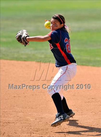 Thumbnail 3 in La Salle vs. Marymount (CIF SS D6 Final) photogallery.