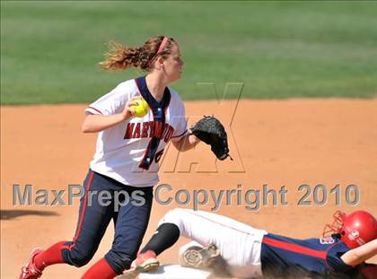 Thumbnail 2 in La Salle vs. Marymount (CIF SS D6 Final) photogallery.