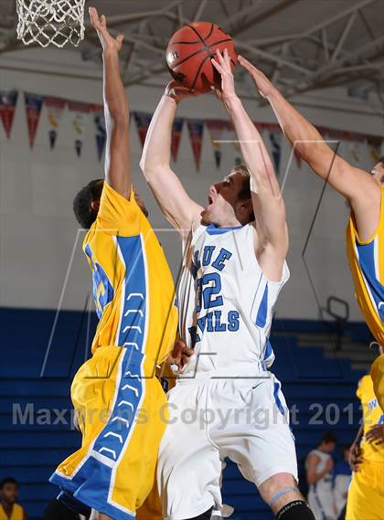 Thumbnail 2 in Wood vs. Davis (Les Curry Invitational) photogallery.