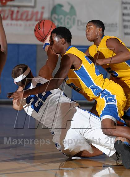 Thumbnail 3 in Wood vs. Davis (Les Curry Invitational) photogallery.