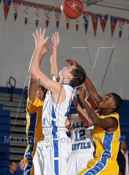 Thumbnail 1 in Wood vs. Davis (Les Curry Invitational) photogallery.