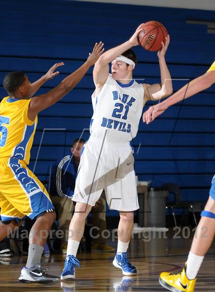 Thumbnail 2 in Wood vs. Davis (Les Curry Invitational) photogallery.