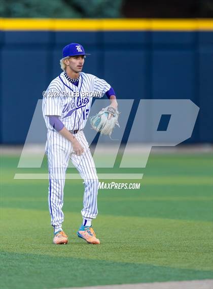 Thumbnail 2 in Lehi vs. Riverton (UHSAA 6A Bracket Play) photogallery.