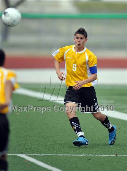 Thumbnail 2 in Kilgore vs Mt. Pleasant (Class 4A, Region II semifinal) photogallery.