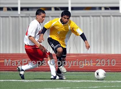 Thumbnail 2 in Kilgore vs Mt. Pleasant (Class 4A, Region II semifinal) photogallery.