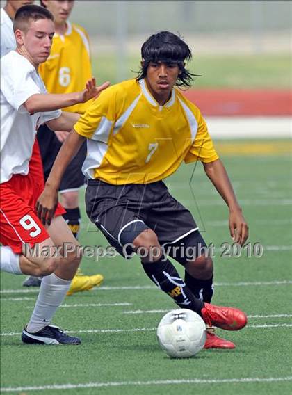 Thumbnail 2 in Kilgore vs Mt. Pleasant (Class 4A, Region II semifinal) photogallery.