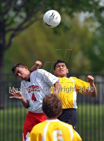 Thumbnail 3 in Kilgore vs Mt. Pleasant (Class 4A, Region II semifinal) photogallery.