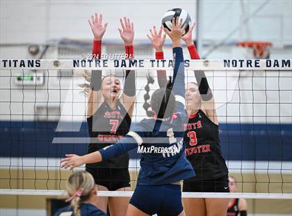 Thumbnail 3 in South Webster @ Notre Dame photogallery.
