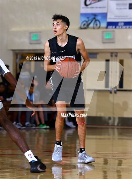 Thumbnail 2 in Bishop Montgomery vs St. Anthony (Ryse Williams/Pac Shores Tournament) photogallery.