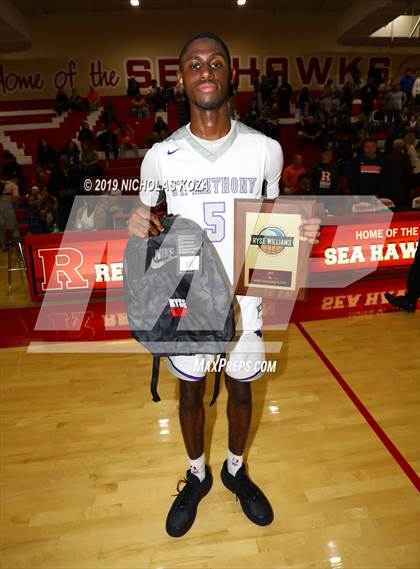 Thumbnail 3 in Bishop Montgomery vs St. Anthony (Ryse Williams/Pac Shores Tournament) photogallery.