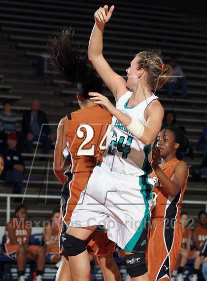 Thumbnail 2 in Pasadena Memorial vs. Dobie (McDonald's Texas Invitational) photogallery.
