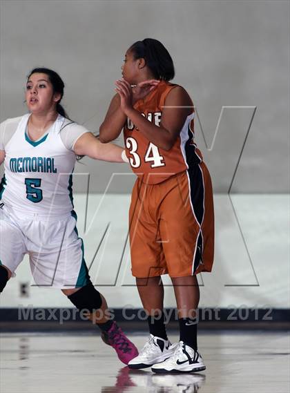 Thumbnail 1 in Pasadena Memorial vs. Dobie (McDonald's Texas Invitational) photogallery.