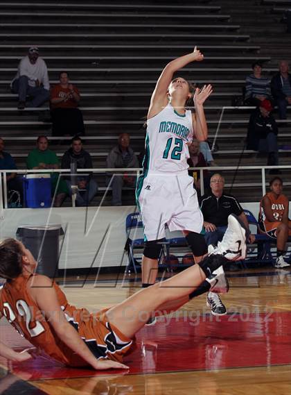 Thumbnail 2 in Pasadena Memorial vs. Dobie (McDonald's Texas Invitational) photogallery.