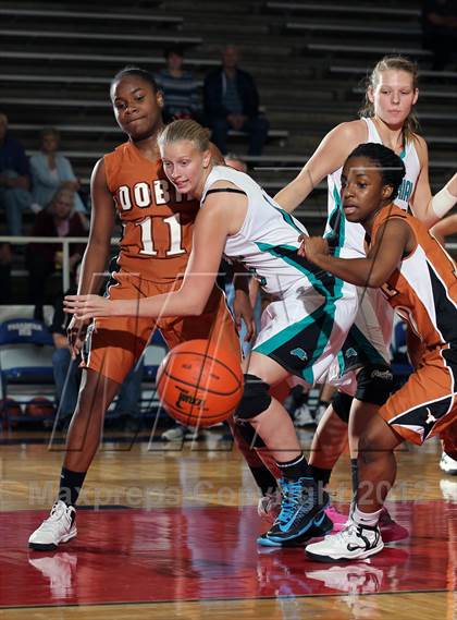 Thumbnail 3 in Pasadena Memorial vs. Dobie (McDonald's Texas Invitational) photogallery.