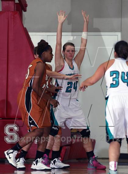 Thumbnail 2 in Pasadena Memorial vs. Dobie (McDonald's Texas Invitational) photogallery.