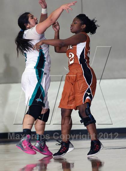 Thumbnail 3 in Pasadena Memorial vs. Dobie (McDonald's Texas Invitational) photogallery.