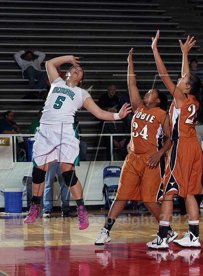 Thumbnail 1 in Pasadena Memorial vs. Dobie (McDonald's Texas Invitational) photogallery.