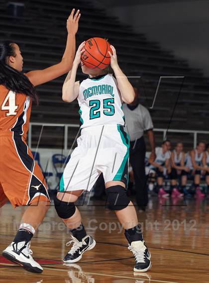 Thumbnail 2 in Pasadena Memorial vs. Dobie (McDonald's Texas Invitational) photogallery.