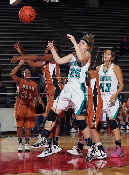 Thumbnail 2 in Pasadena Memorial vs. Dobie (McDonald's Texas Invitational) photogallery.