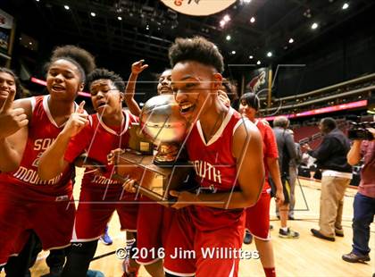 Thumbnail 1 in South Mountain (AIA D3 Final Award Photos) photogallery.