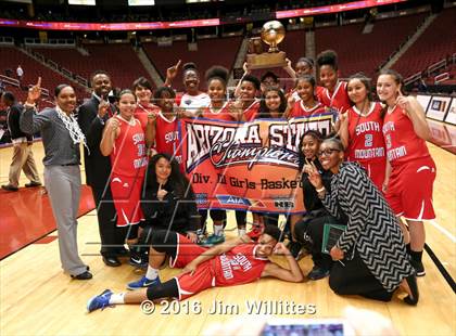 Thumbnail 1 in South Mountain (AIA D3 Final Award Photos) photogallery.