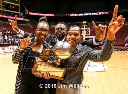 Thumbnail 1 in South Mountain (AIA D3 Final Award Photos) photogallery.