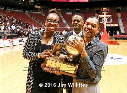 Thumbnail 3 in South Mountain (AIA D3 Final Award Photos) photogallery.