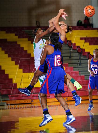 Thumbnail 1 in Desoto vs Duncanville (McDonald's Texas Invitational) photogallery.