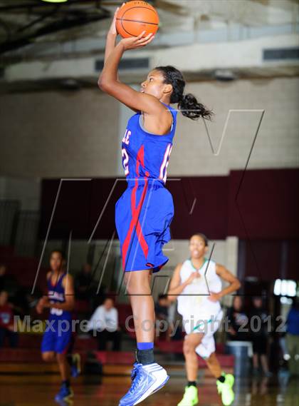 Thumbnail 1 in Desoto vs Duncanville (McDonald's Texas Invitational) photogallery.