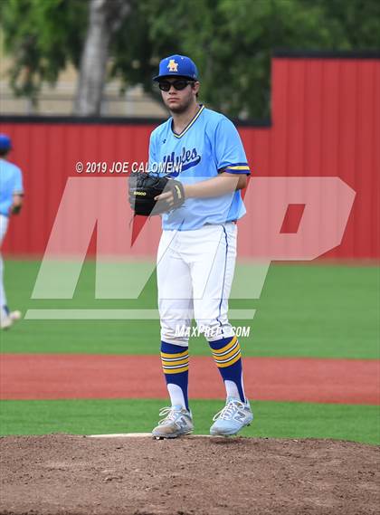 Thumbnail 1 in Alamo Heights vs Uvalde (UIL 5A Bi District) photogallery.
