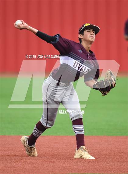 Thumbnail 1 in Alamo Heights vs Uvalde (UIL 5A Bi District) photogallery.