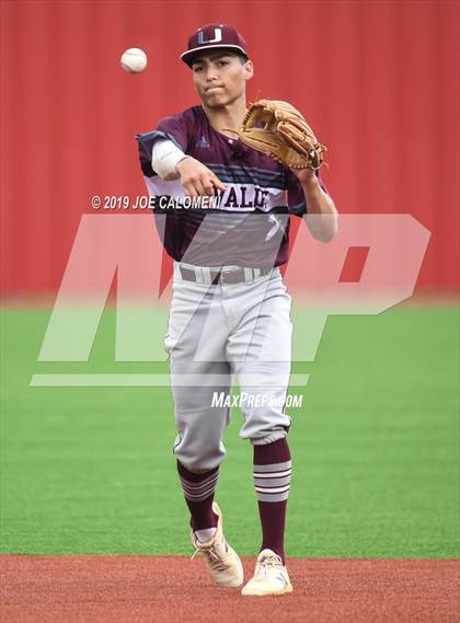 Thumbnail 3 in Alamo Heights vs Uvalde (UIL 5A Bi District) photogallery.