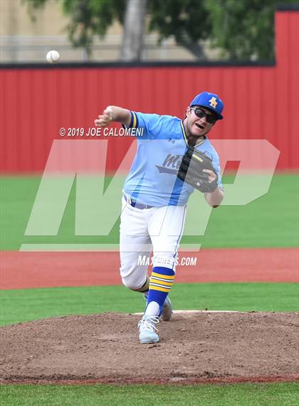 Thumbnail 1 in Alamo Heights vs Uvalde (UIL 5A Bi District) photogallery.