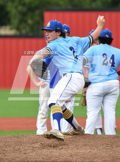 Thumbnail 1 in Alamo Heights vs Uvalde (UIL 5A Bi District) photogallery.
