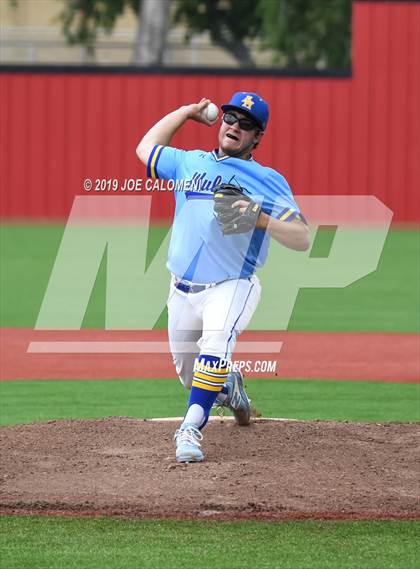 Thumbnail 1 in Alamo Heights vs Uvalde (UIL 5A Bi District) photogallery.