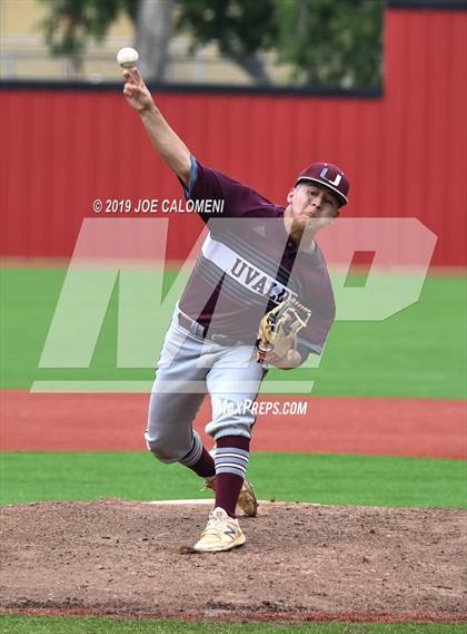 Thumbnail 1 in Alamo Heights vs Uvalde (UIL 5A Bi District) photogallery.