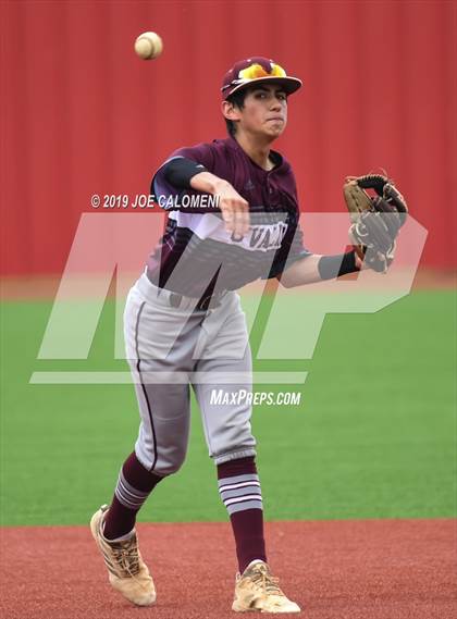 Thumbnail 1 in Alamo Heights vs Uvalde (UIL 5A Bi District) photogallery.
