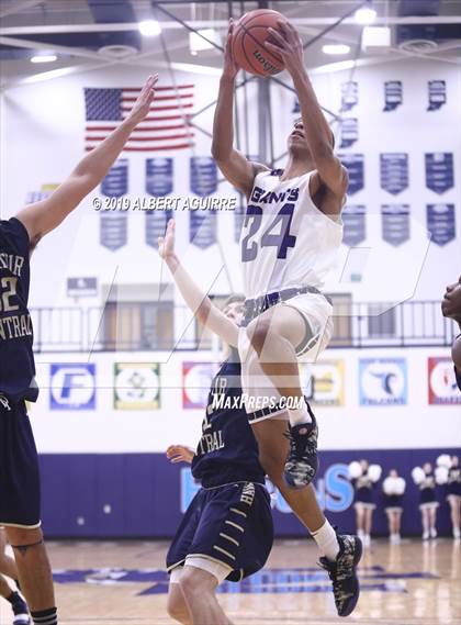 Thumbnail 2 in Decatur Central vs. Ben Davis (IHSAA 4A 3rd Round Playoff) photogallery.